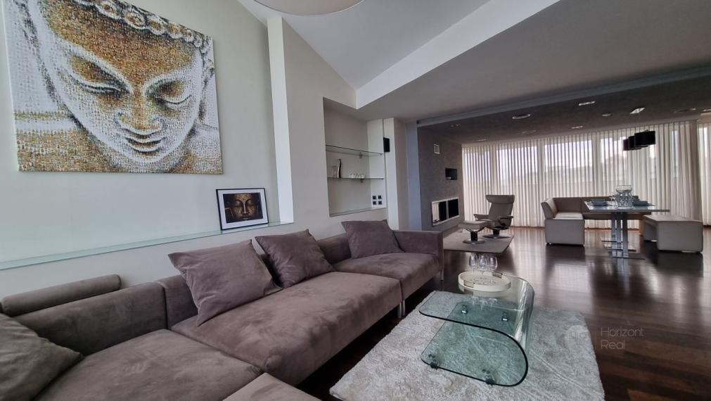 PRENÁJOM - Jedinečný 6-i byt s krbom a terasou (240m2) – Bratislava - Staré Mesto, Námestie M. Benku