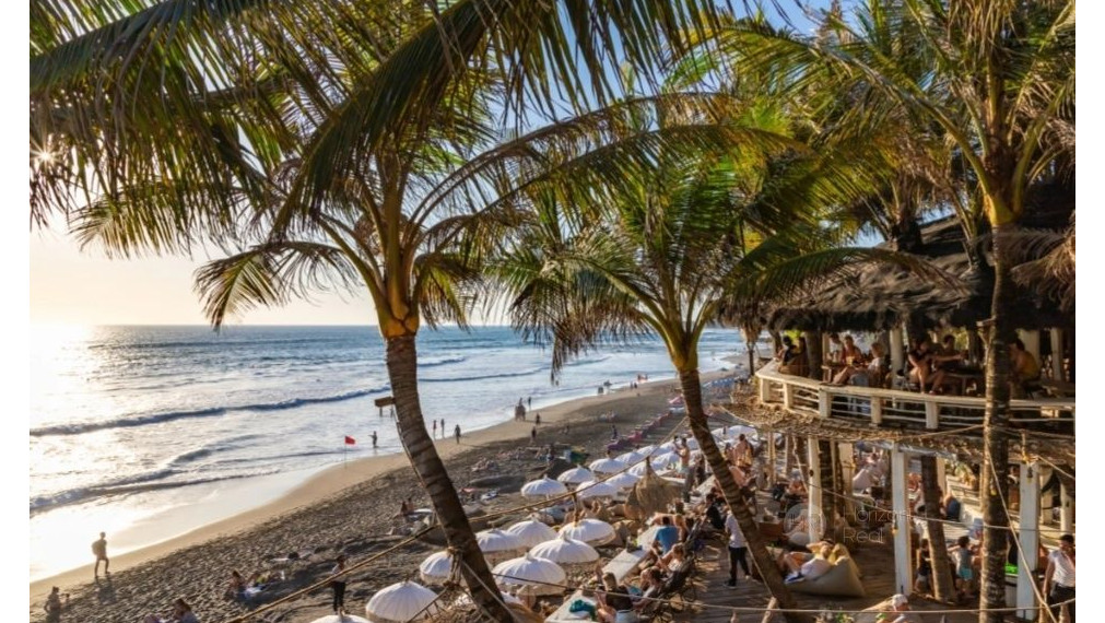 JEDINEČNÁ PONUKA - LUXUSNÉ VILY na ostrove BALI s bazénom a vírivkou len 100 m od pláže, novostavba