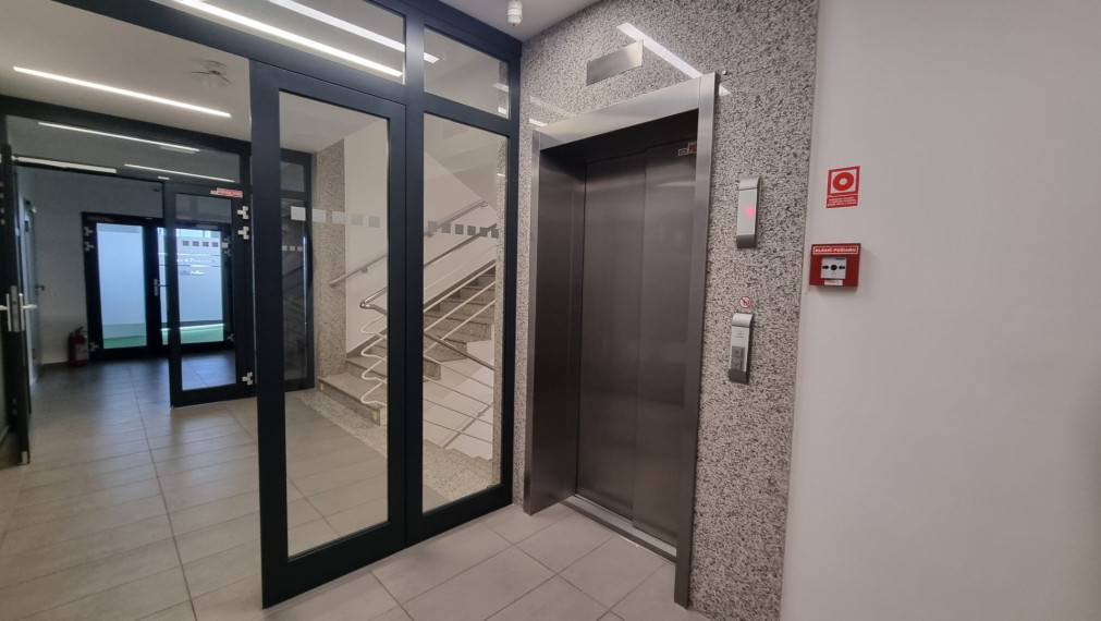 PRENÁJOM - atraktívne administratívne priestory, BBC1, BA - Ul. Plynárenská