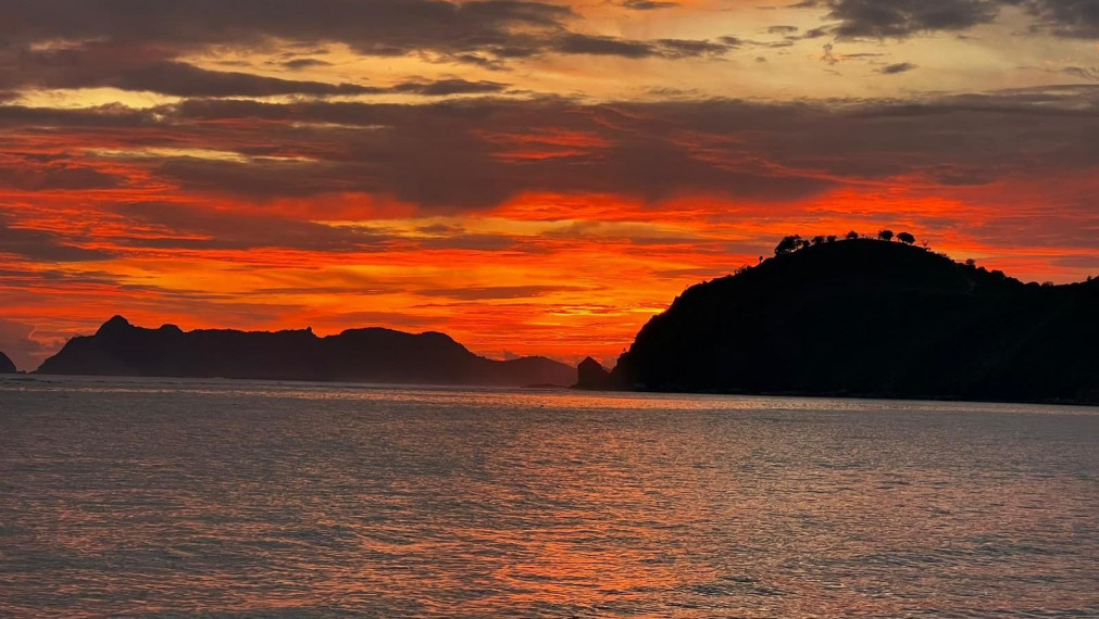 PREDAJ -  LUXUSNÉ VILY s  bazénom len pár metrov od pláže, 350m2, Bali, Seseh - Indonézia