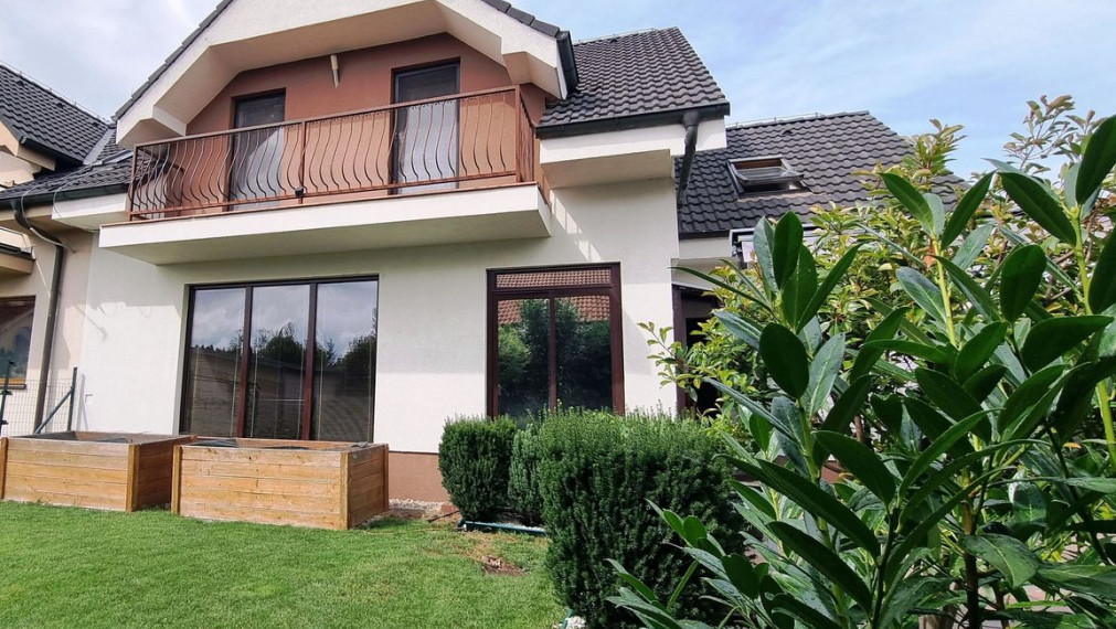 PREDAJ - 4-i rodinný dom s krásnou záhradou len pár minút od Bratislavy, Most pri Bratislave