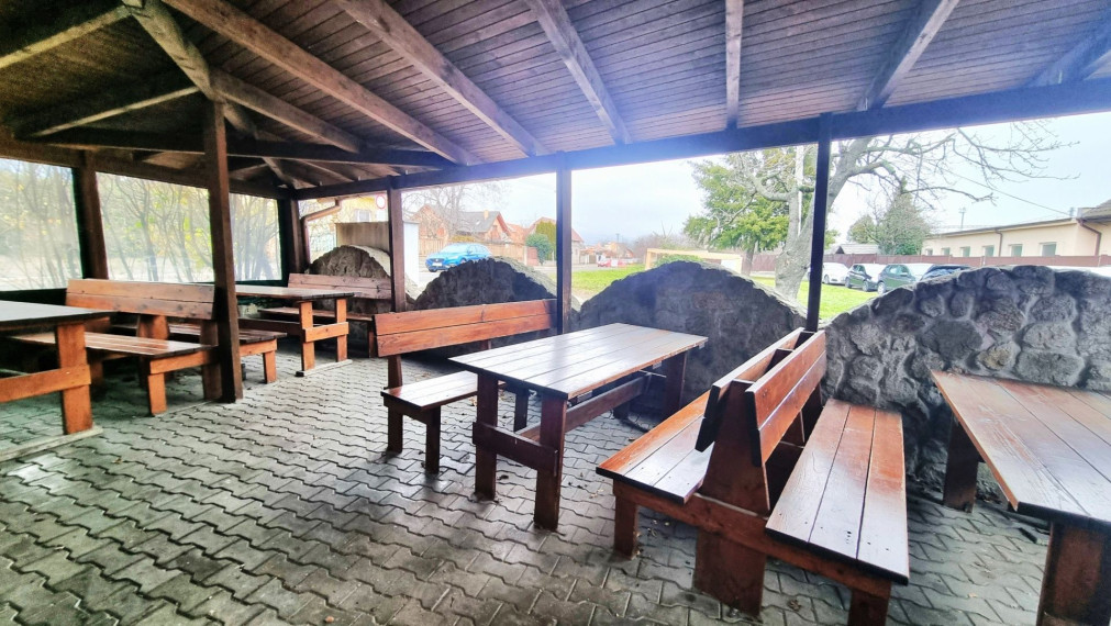 PREDAJ - PUB + dvojizbový byt - Bratislava Rača, Koľajná ul.