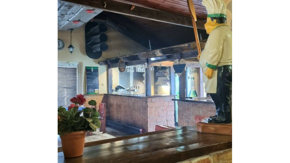 PREDAJ - PUB + dvojizbový byt - Bratislava Rača, Koľajná ul.