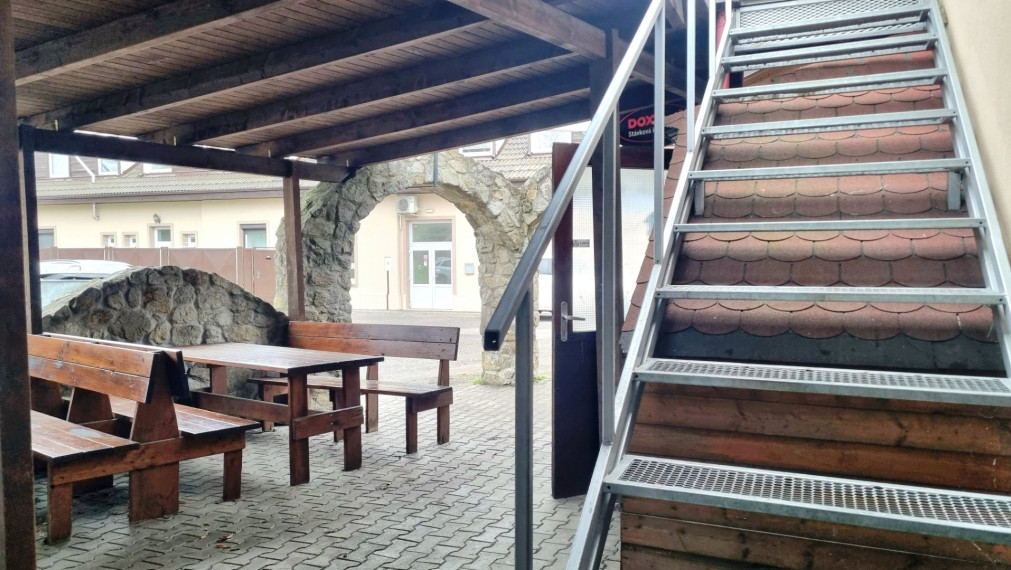 PREDAJ - PUB + dvojizbový byt - Bratislava Rača, Koľajná ul.