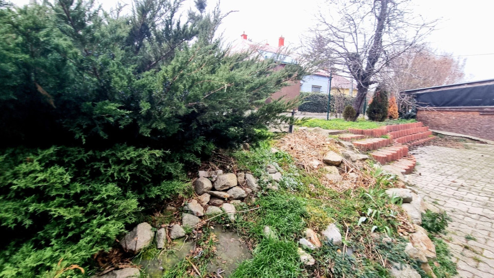 PREDAJ - PUB + dvojizbový byt - Bratislava Rača, Koľajná ul.