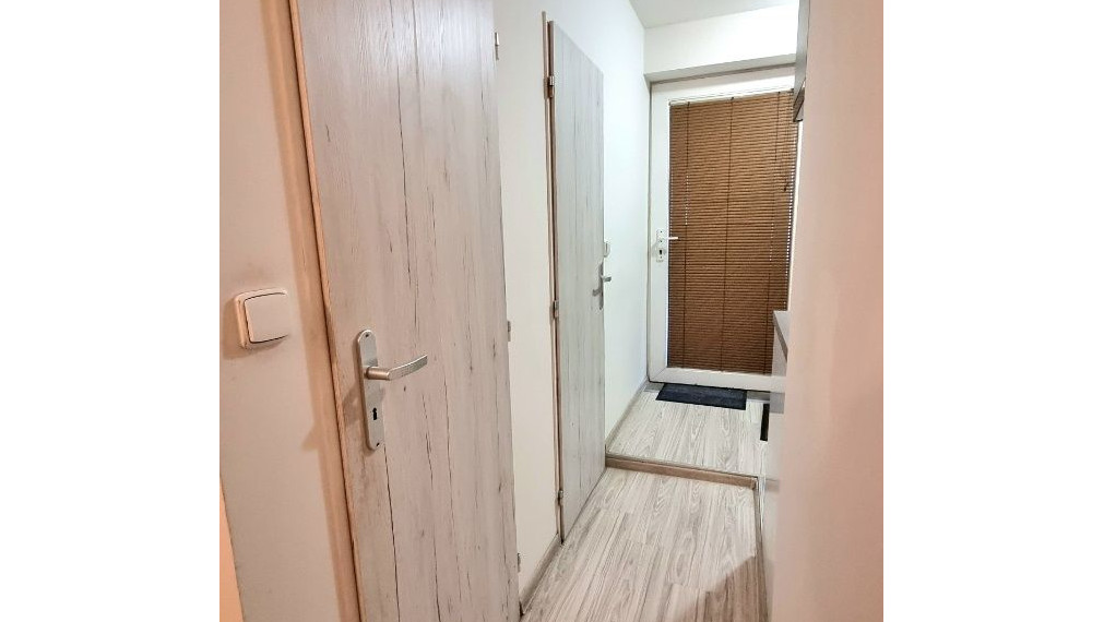 PREDAJ - PUB + dvojizbový byt - Bratislava Rača, Koľajná ul.