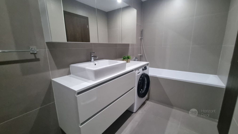 PRENÁJOM -  nadštandardný 4-i byt s terasou a parkovaním, BA-Staré mesto, Nám. M. Benku  