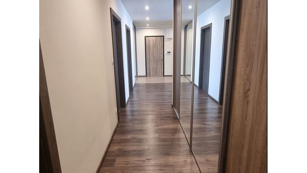 PRENÁJOM -  nadštandardný 4-i byt s terasou a parkovaním, BA-Staré mesto, Nám. M. Benku  