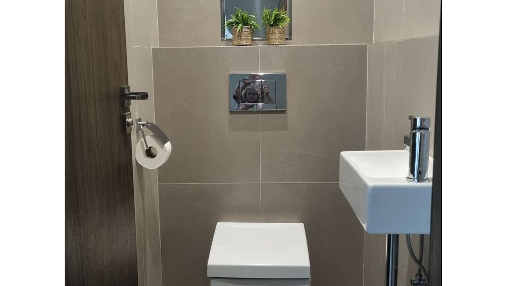 PRENÁJOM -  nadštandardný 4-i byt s terasou a parkovaním, BA-Staré mesto, Nám. M. Benku  