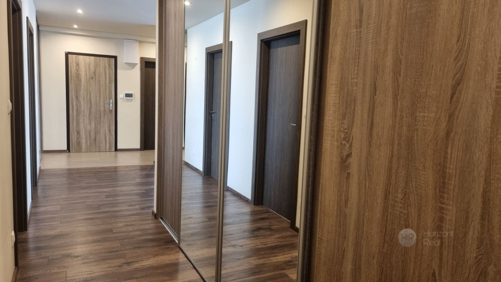 PRENÁJOM -  nadštandardný 4-i byt s terasou a parkovaním, BA-Staré mesto, Nám. M. Benku  