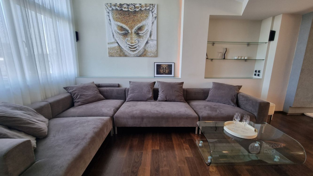 Exkluzívny 6-i byt s krbom a terasou, 2x parking, výhľad na Hrad – BA Staré Mesto, Námestie M. Benku