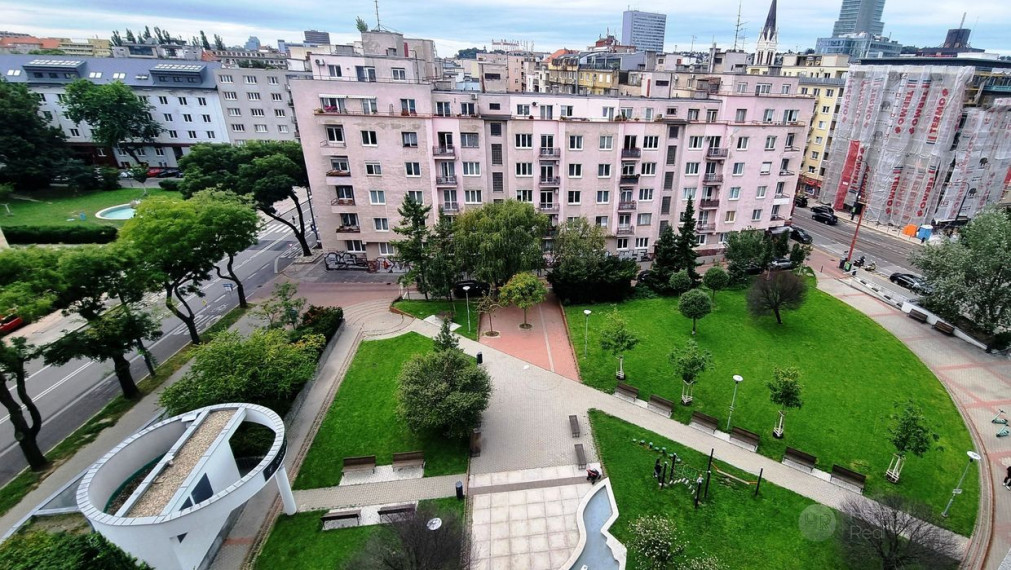 Exkluzívny 6-i byt s krbom a terasou, 2x parking, výhľad na Hrad – BA Staré Mesto, Námestie M. Benku