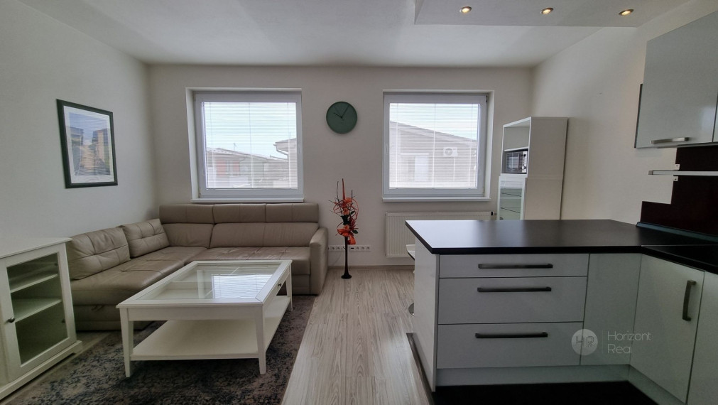 PRENÁJOM - Krásny, dizajnérom  zariadený 2-i byt v príjemnej, tichej lokalite, Stupava ul. Jána Ondruša