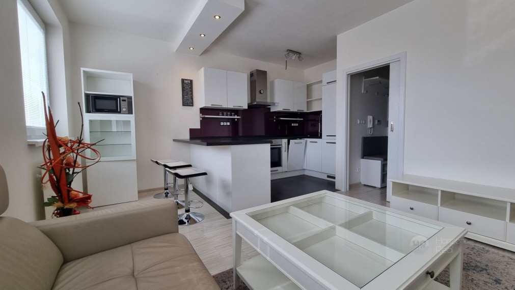 PRENÁJOM - Krásny, dizajnérom  zariadený 2-i byt v príjemnej, tichej lokalite, Stupava ul. Jána Ondruša