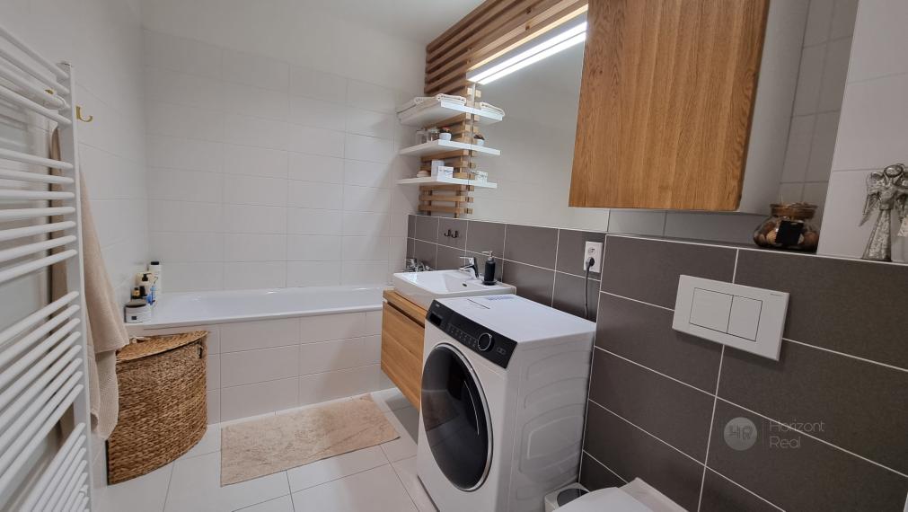 PREDAJ: Dizajnový 2i byt s garážovým miestom – ul. Martina Granca, Bratislava