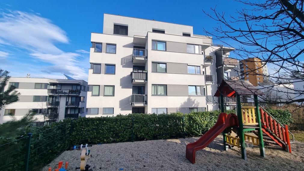 PREDAJ: Dizajnový 2i byt s garážovým miestom – ul. Martina Granca, Bratislava