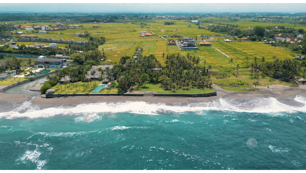 PREDAJ -  LUXUSNÉ VILY s  bazénom len pár metrov od pláže, 350m2, Bali, Seseh - Indonézia