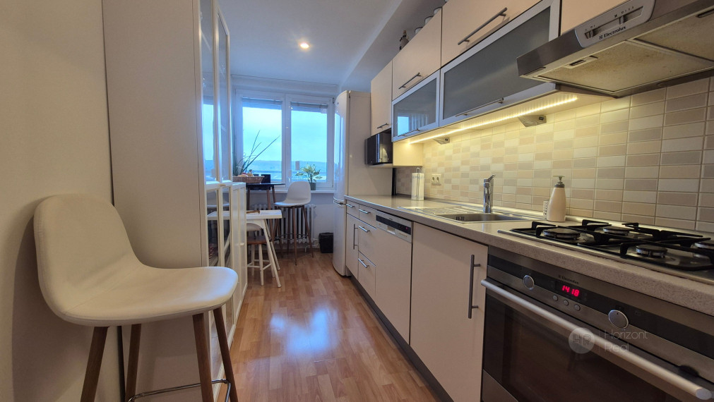 Horizont Real ponúka na predaj 3-izbový byt s lodžiou v Bratislave – Dúbravka, ul. Sekurisova