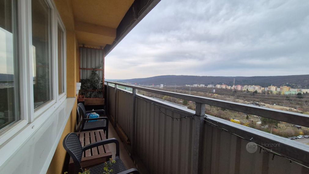 Horizont Real ponúka na predaj 3-izbový byt s lodžiou v Bratislave – Dúbravka, ul. Sekurisova