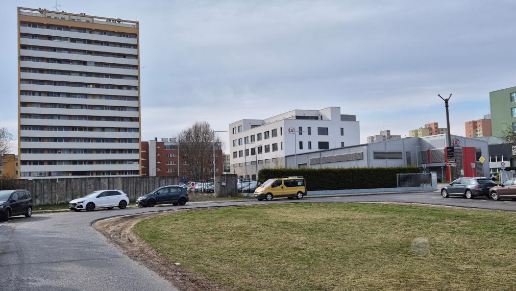 Horizont Real ponúka na predaj 3-izbový byt s lodžiou v Bratislave – Dúbravka, ul. Sekurisova