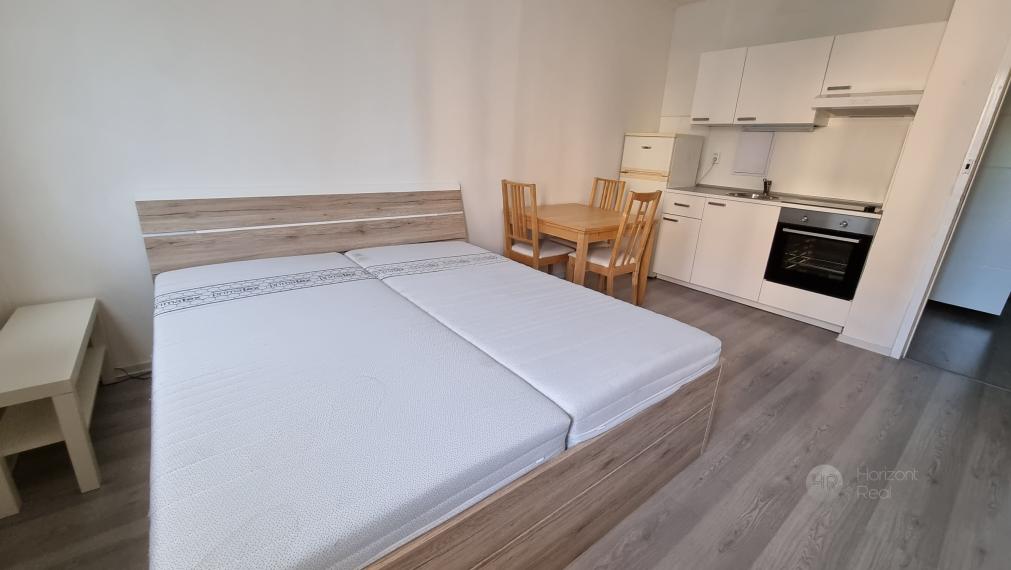 PRENÁJOM - slnečný 1-izbový byt, BRATISLAVA- Dúbravka, ul. Saratovská