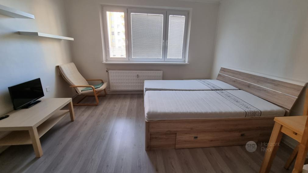 PRENÁJOM - slnečný 1-izbový byt, BRATISLAVA- Dúbravka, ul. Saratovská