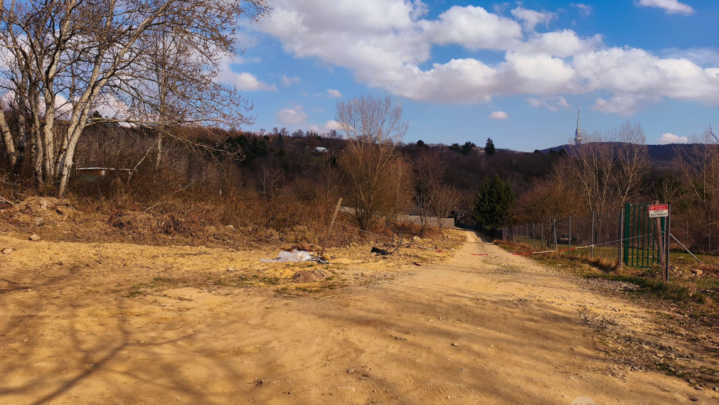 Príbeh vášho bývania môže začať práve tu. Pozemok 600m²