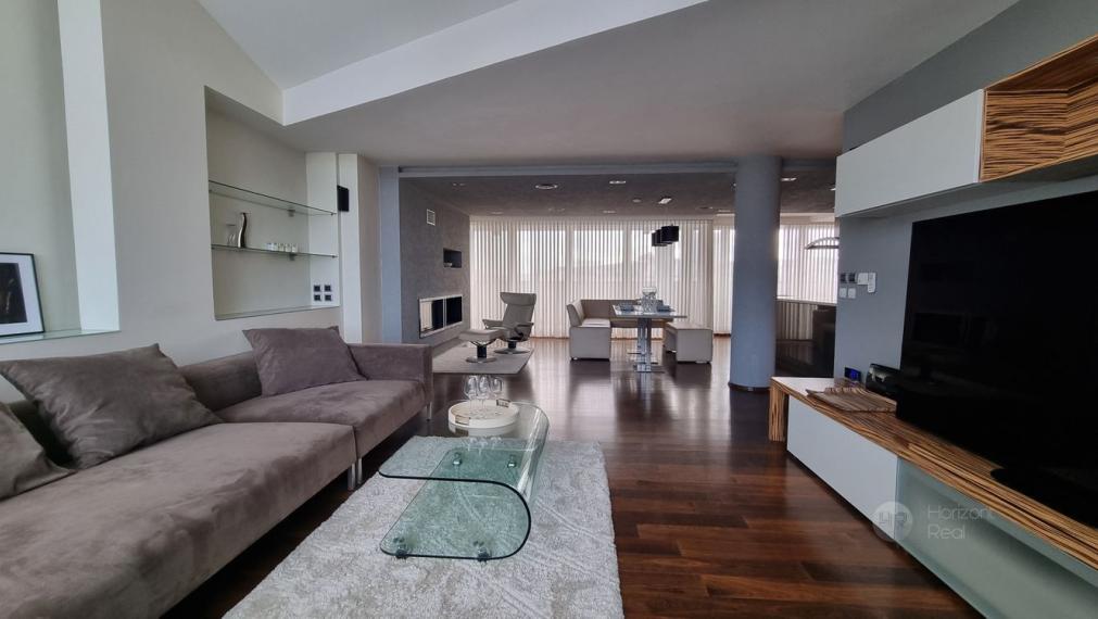 PRENÁJOM - Jedinečný 6-i byt s krbom a terasou (240m2) – Bratislava - Staré Mesto, Námestie M. Benku