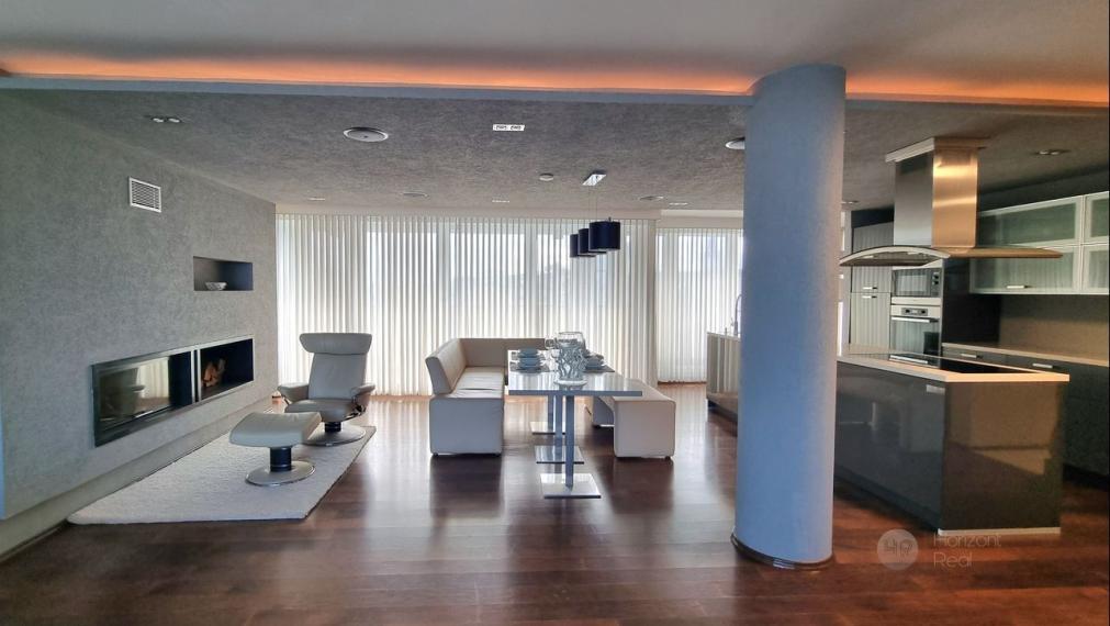 PRENÁJOM - Jedinečný 6-i byt s krbom a terasou (240m2) – Bratislava - Staré Mesto, Námestie M. Benku