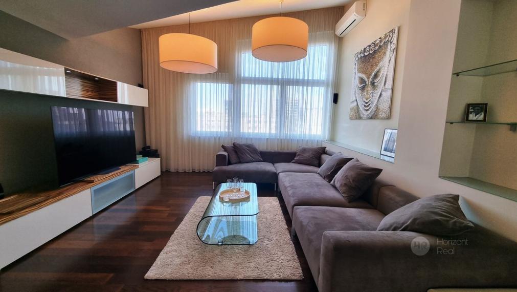 PRENÁJOM - Jedinečný 6-i byt s krbom a terasou (240m2) – Bratislava - Staré Mesto, Námestie M. Benku