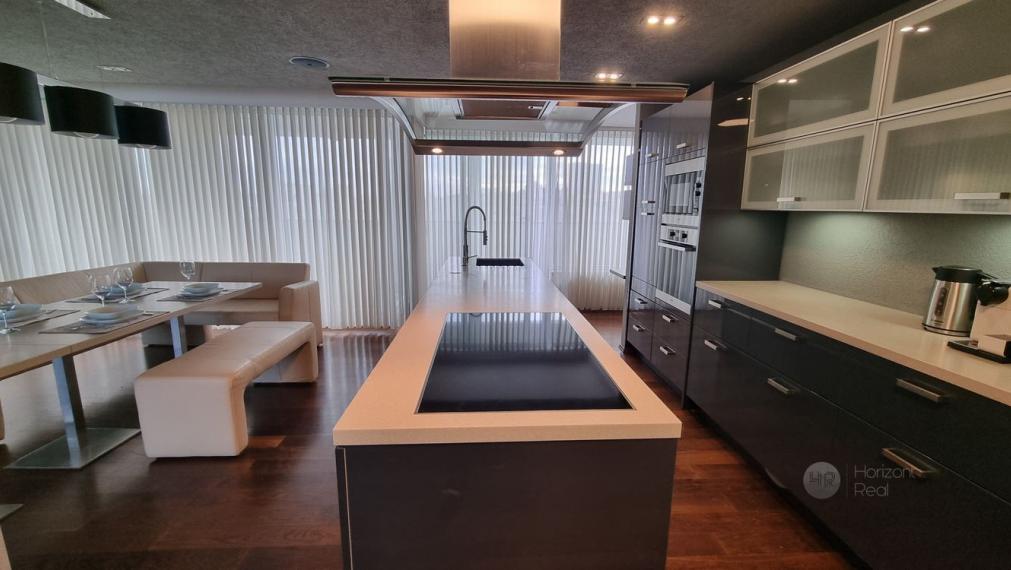 PRENÁJOM - Jedinečný 6-i byt s krbom a terasou (240m2) – Bratislava - Staré Mesto, Námestie M. Benku