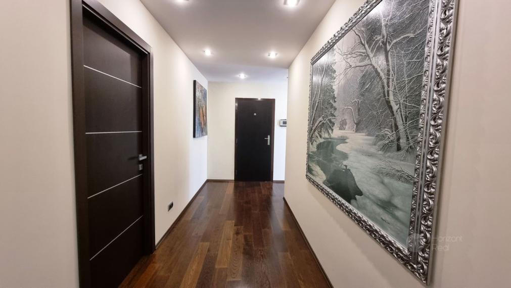 PRENÁJOM - Jedinečný 6-i byt s krbom a terasou (240m2) – Bratislava - Staré Mesto, Námestie M. Benku