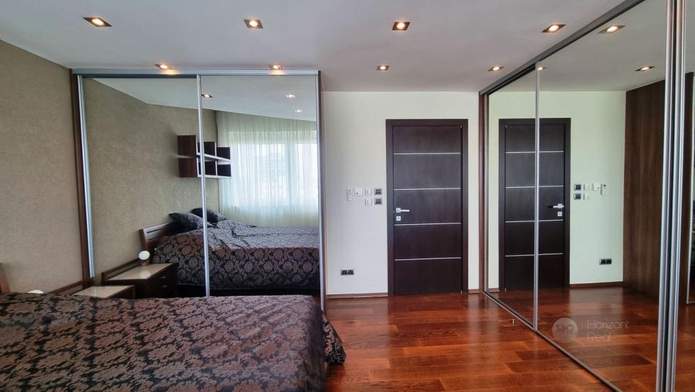 PRENÁJOM - Jedinečný 6-i byt s krbom a terasou (240m2) – Bratislava - Staré Mesto, Námestie M. Benku