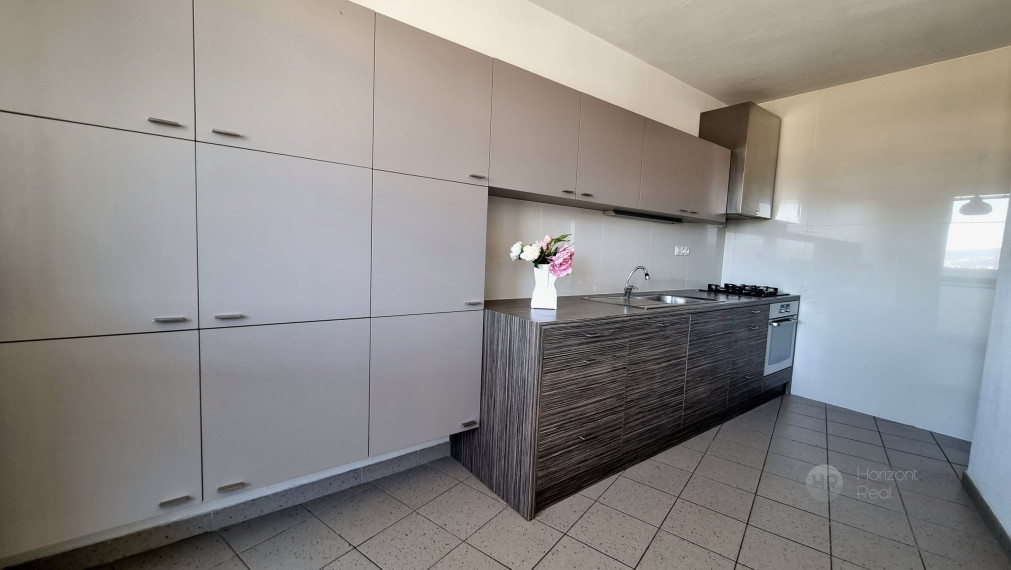 REZERVOVANĚ / PREDAJ - PRIESTRANNÝ 4i BYT S KRÁSNYM VÝHĽADOM  – Bratislava, Ul. Ľudovíta Fullu