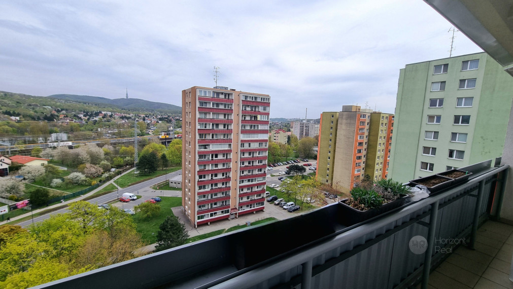 PREDAJ - 3i byt s pekným výhľadom a veľkorysou lodžiou- BA, Dúbravka