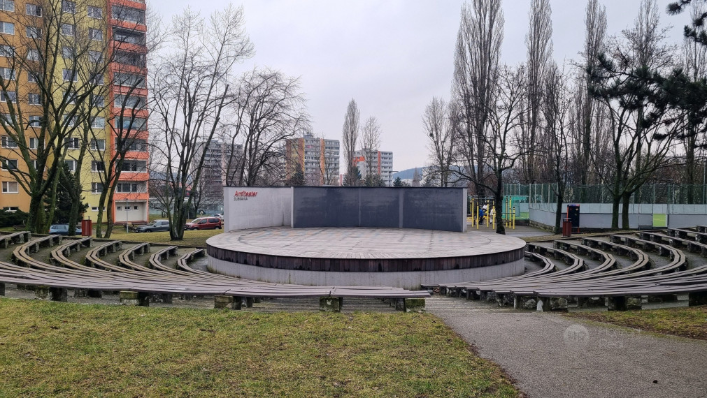 REZERVOVANÉ - PREDAJ - 3i byt s pekným výhľadom a veľkorysou lodžiou- BA, Dúbravka