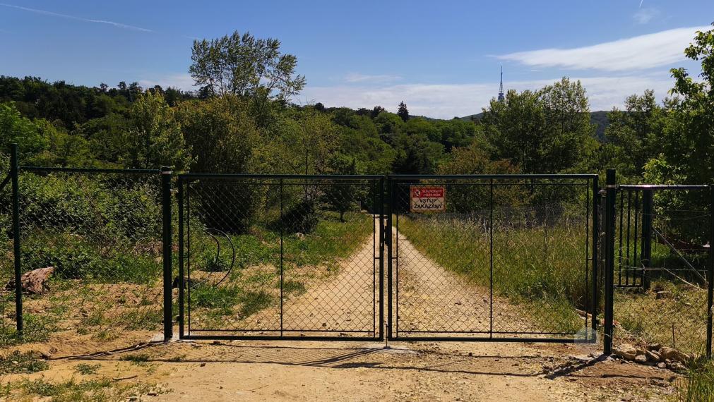 Pozemok v Lamači 598 m² so šírkou 19 m.