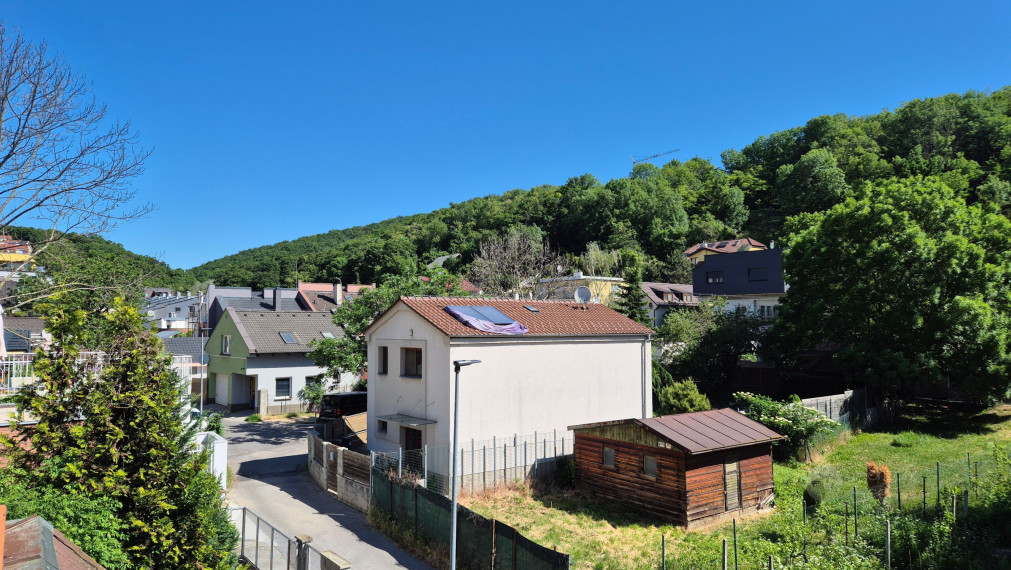 Predaj 5-izbový byt s veľkými terasami, dvojgarážou a pivnicou v Bratislave – Karlova Ves na ulici Pod Rovnicami 