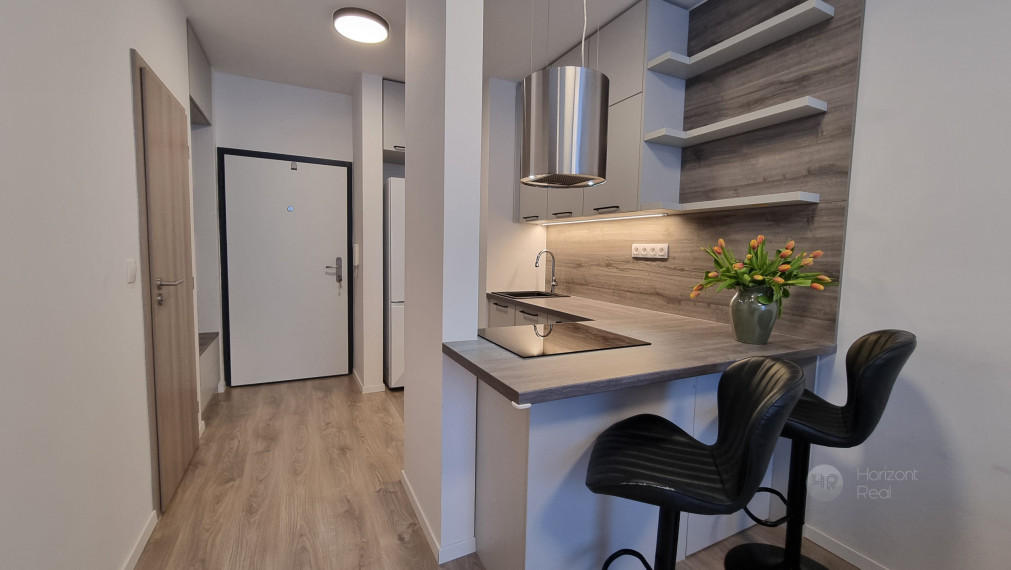 PREDAJ - Dizajnový, kompletne zariadený 1,5-izbový byt s balkónom v novostavbe Slnečnice - BA, ul. Z. Chalupovej