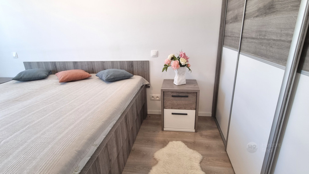 PREDAJ - Dizajnový, kompletne zariadený 1,5-izbový byt s balkónom v novostavbe Slnečnice - BA, ul. Z. Chalupovej