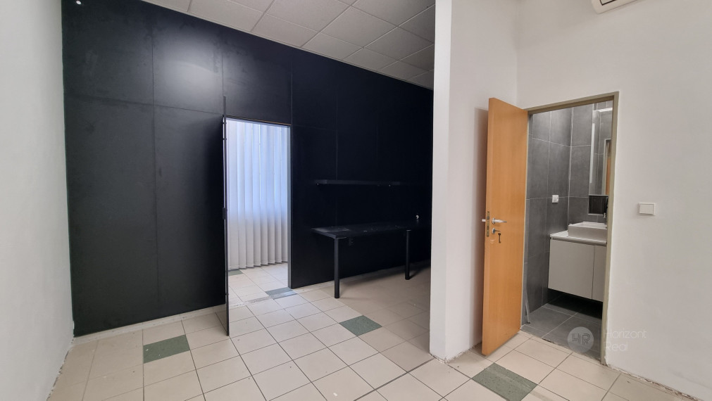 PRENÁJOM - atraktívny komerčný priestor v lukratívnej lokalite v centre Bratislavy, Nám. M. Benku