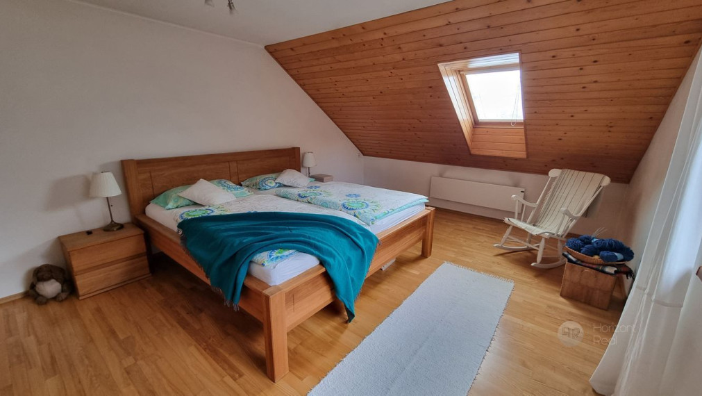 REZERVOVANÉ / PRENÁJOM - Rodinný dom s okrasnou záhradou, jazierkom a parkovaním - PEZINOK