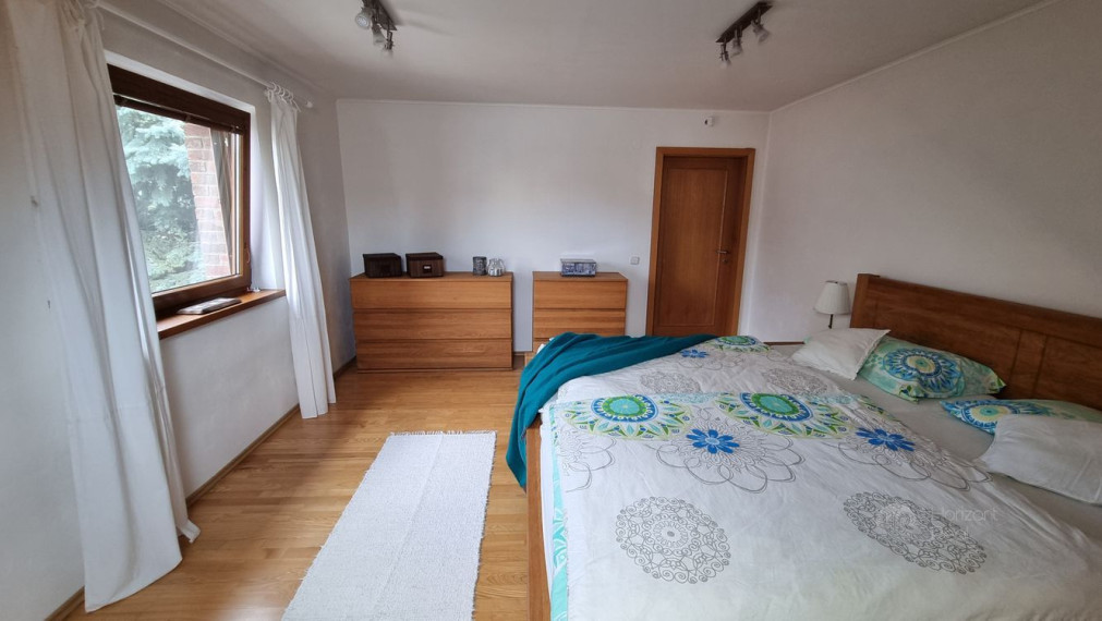 REZERVOVANÉ / PRENÁJOM - Rodinný dom s okrasnou záhradou, jazierkom a parkovaním - PEZINOK
