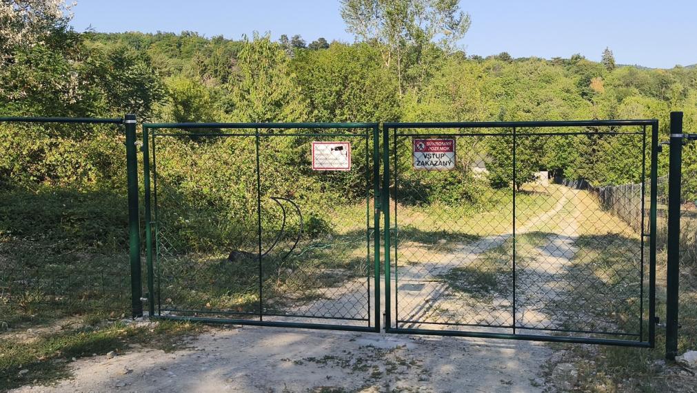 POZEMOK 598 m² V BRATISLAVE POD LESOM, VÝNIMOČNÉ MIESTO PRE VÁŠ BUDÚCI DOMOV.
