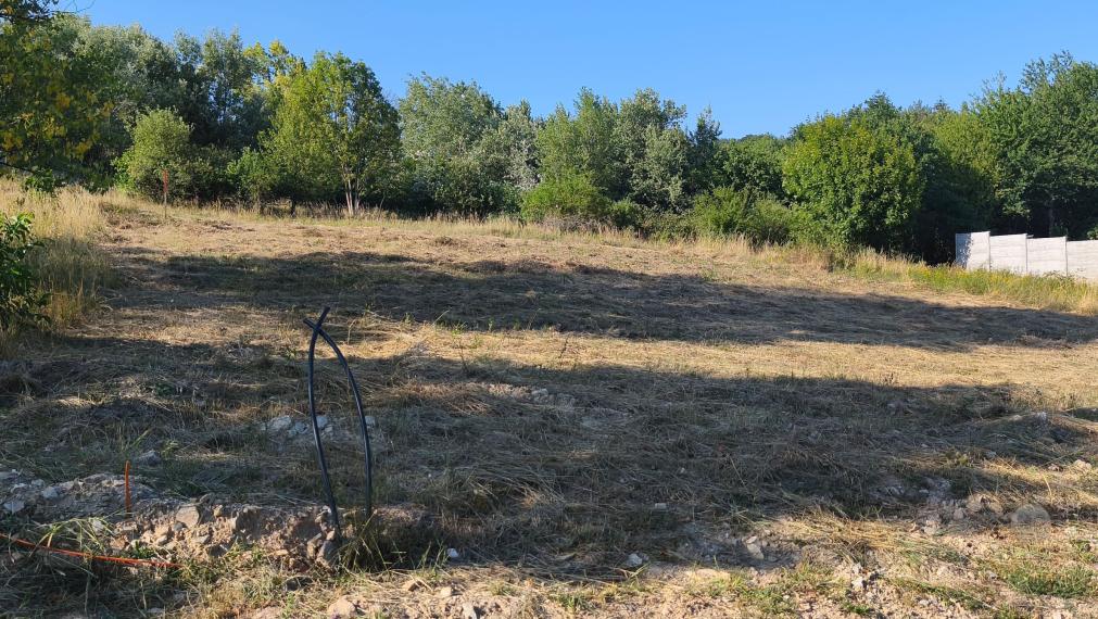 POZEMOK 598 m² V BRATISLAVE POD LESOM, VÝNIMOČNÉ MIESTO PRE VÁŠ BUDÚCI DOMOV.