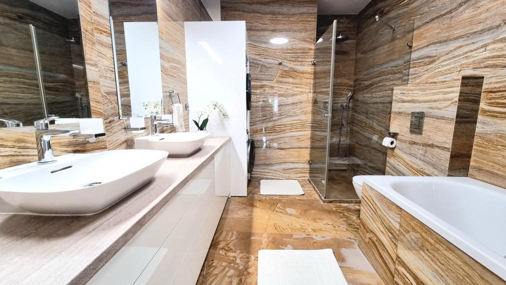 PREDAJ: Luxus, elegancia a dokonalosť- 4i byt s dvojgarážou vo FIVE STAR REZIDENCE - Bratislava, Staré mesto