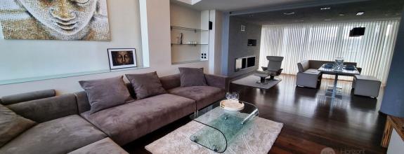 Exkluzívny 6-i byt s krbom a terasou, 2x parking, výhľad na Hrad – BA Staré Mesto, Námestie M. Benku