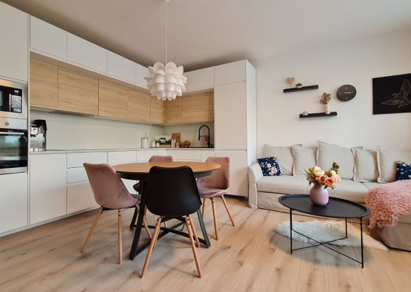 Predaj PEKNÝ 3-izbový byt v tehlovom bytovom dome v BA V, Petržalka ulica Budatínska