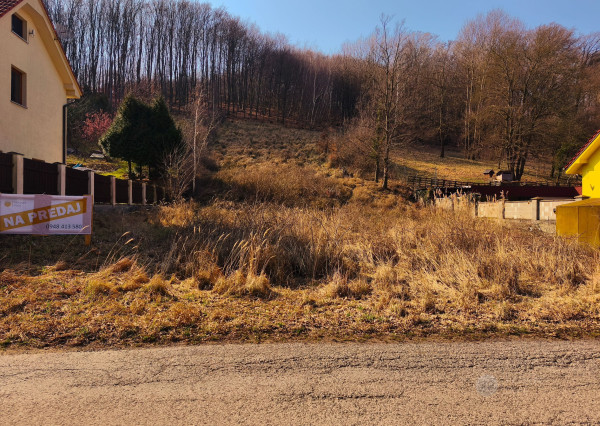 Pozemok v Jablonovom so stavebným povolením 1786 m²